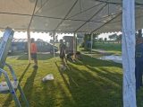 Opbouwen tent op sportpark 'Het Springer' (dag 2) (23/43)